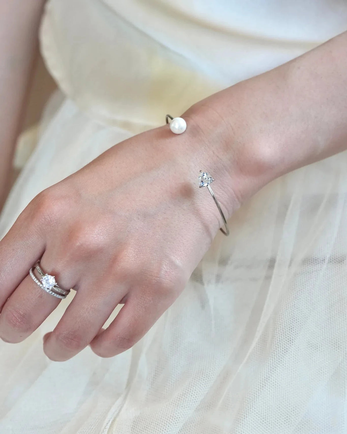 dainty バングル