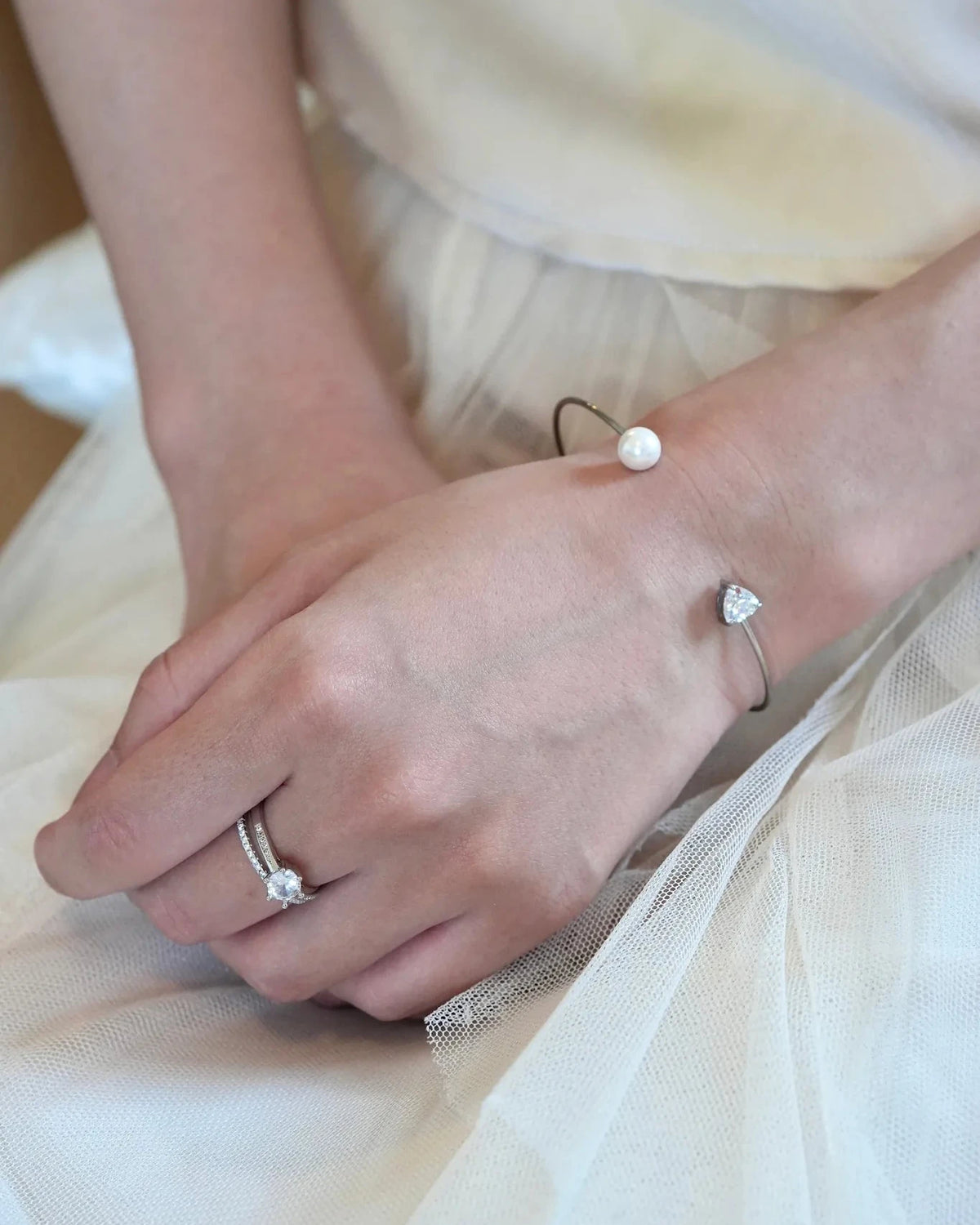 dainty バングル