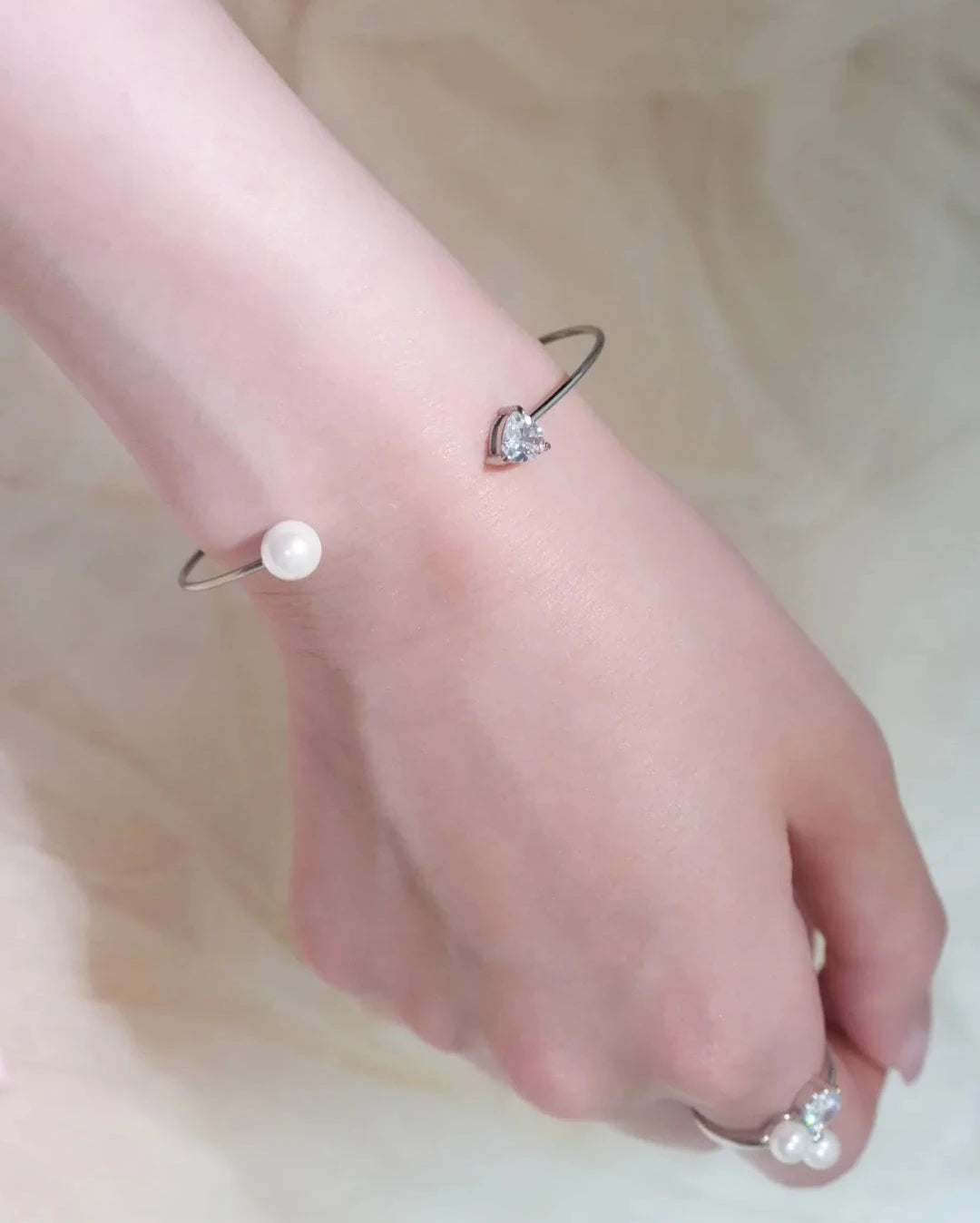 dainty バングル