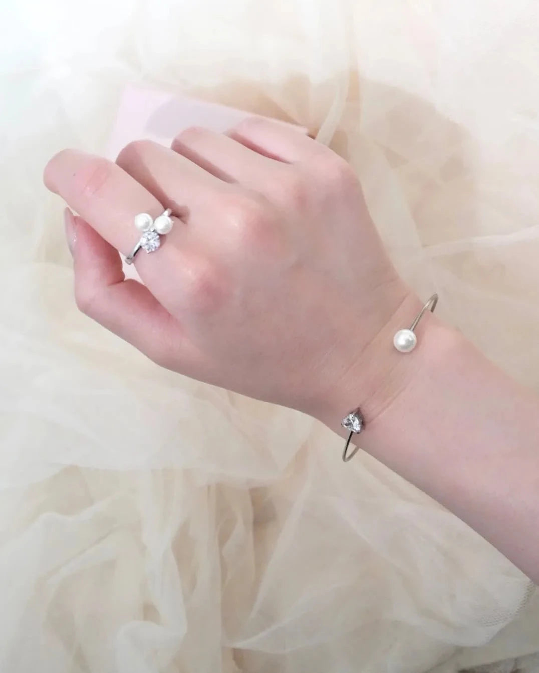 dainty バングル