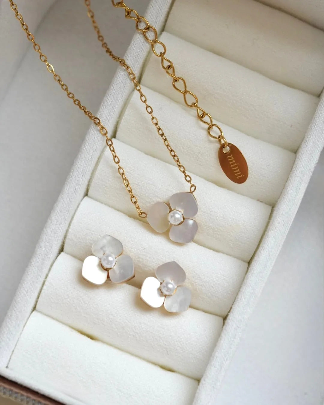 shell flower ピアス