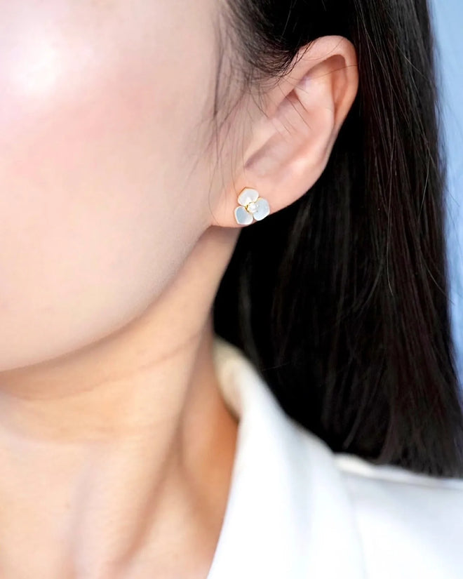 shell flower ピアス