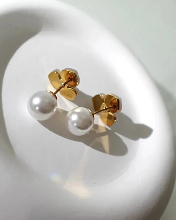 shell flower ピアス