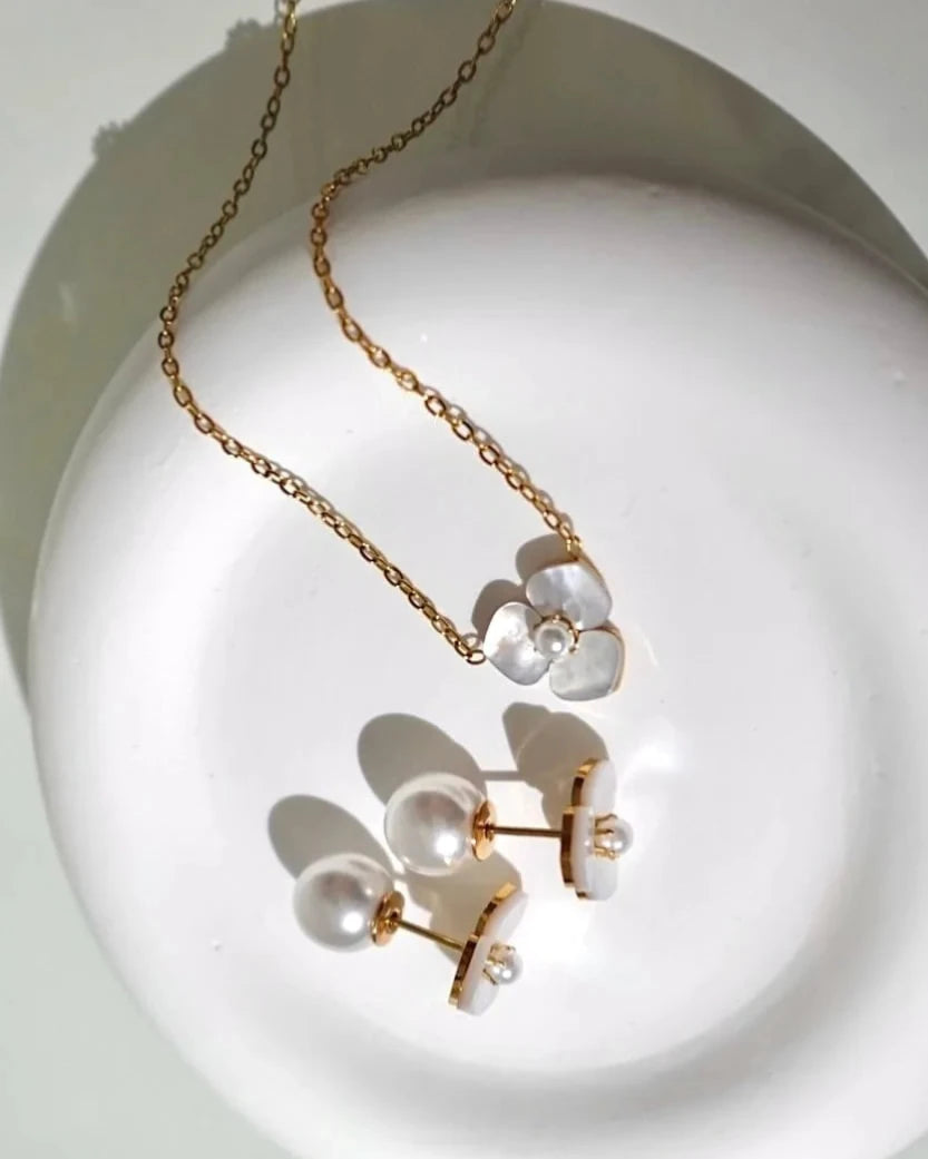 shell flower ネックレス
