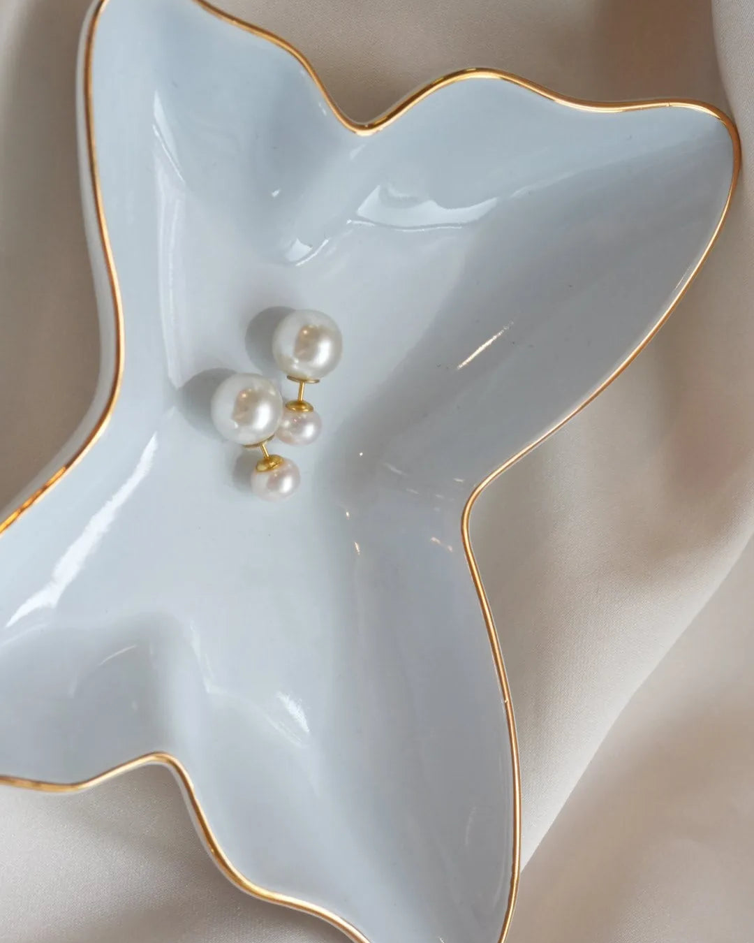 double pearl ピアス
