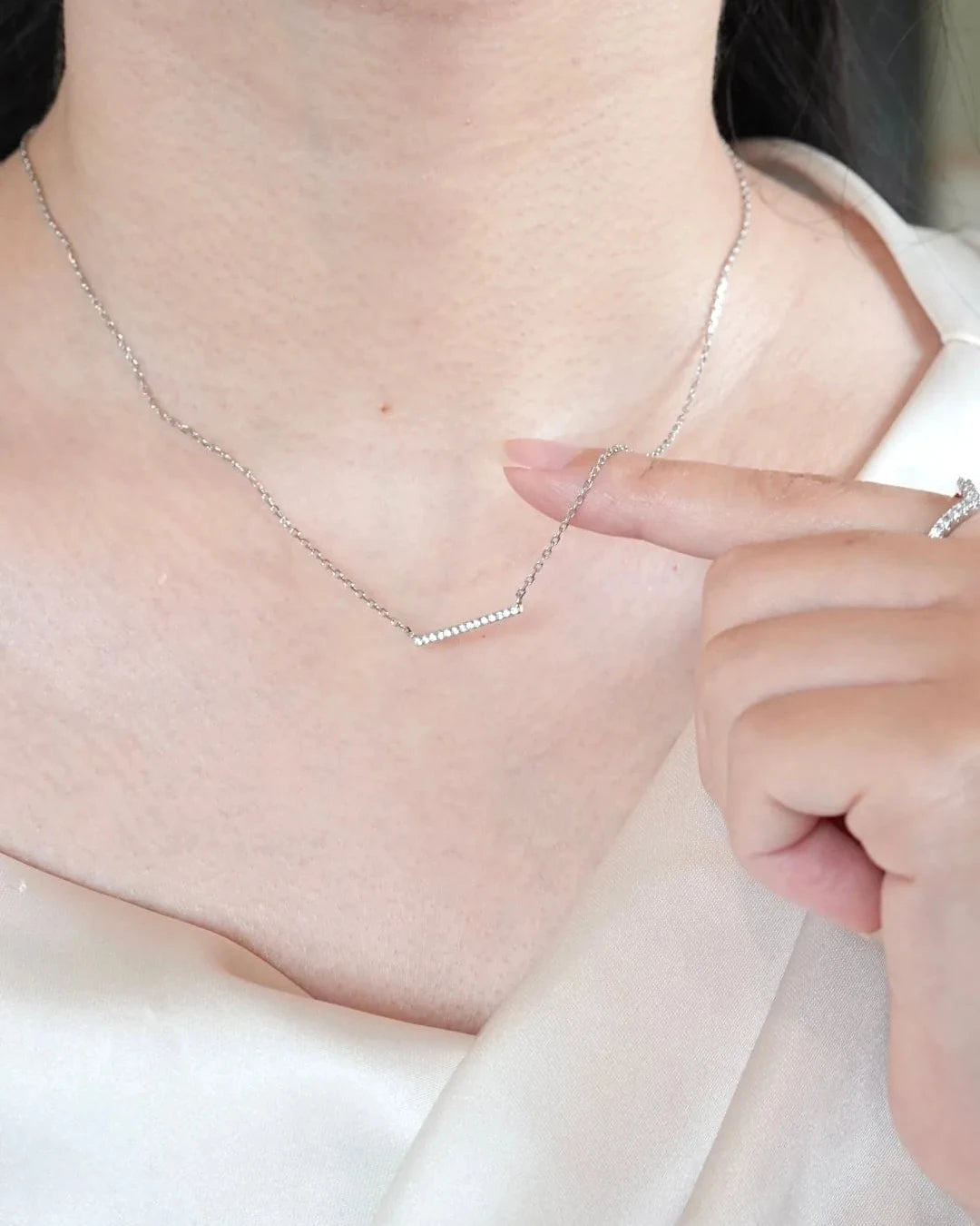 bar necklace