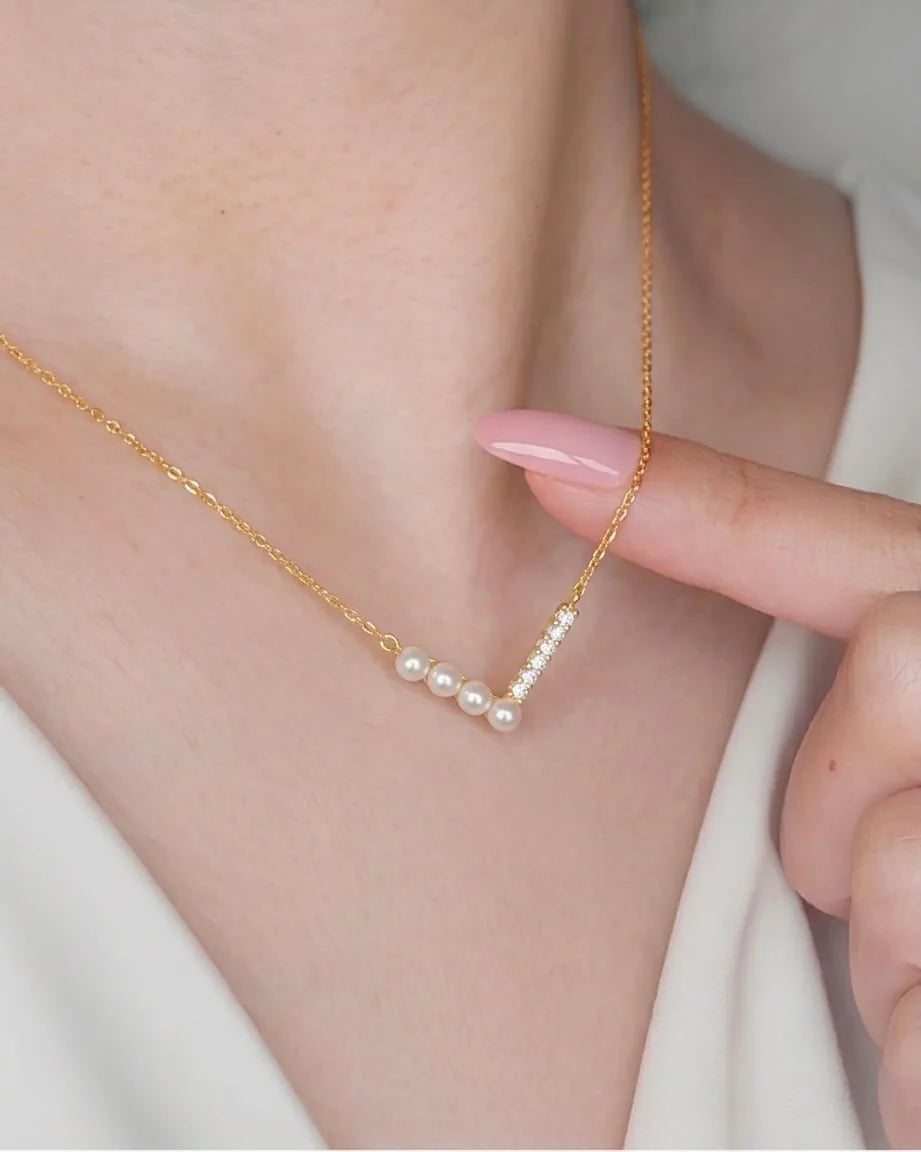 【在庫わずか】pearl v ネックレス