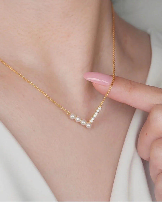 【在庫わずか】pearl v ネックレス