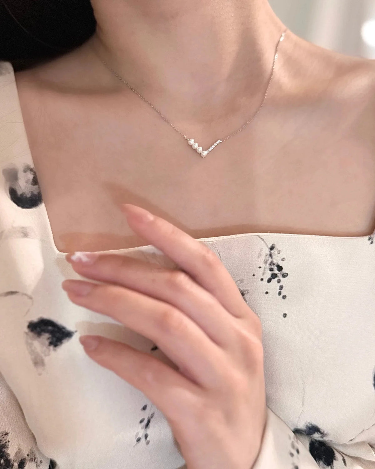 pearl v ネックレス