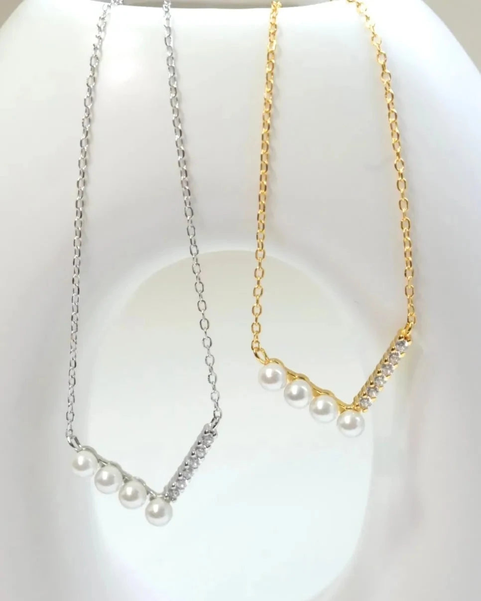 pearl v ネックレス