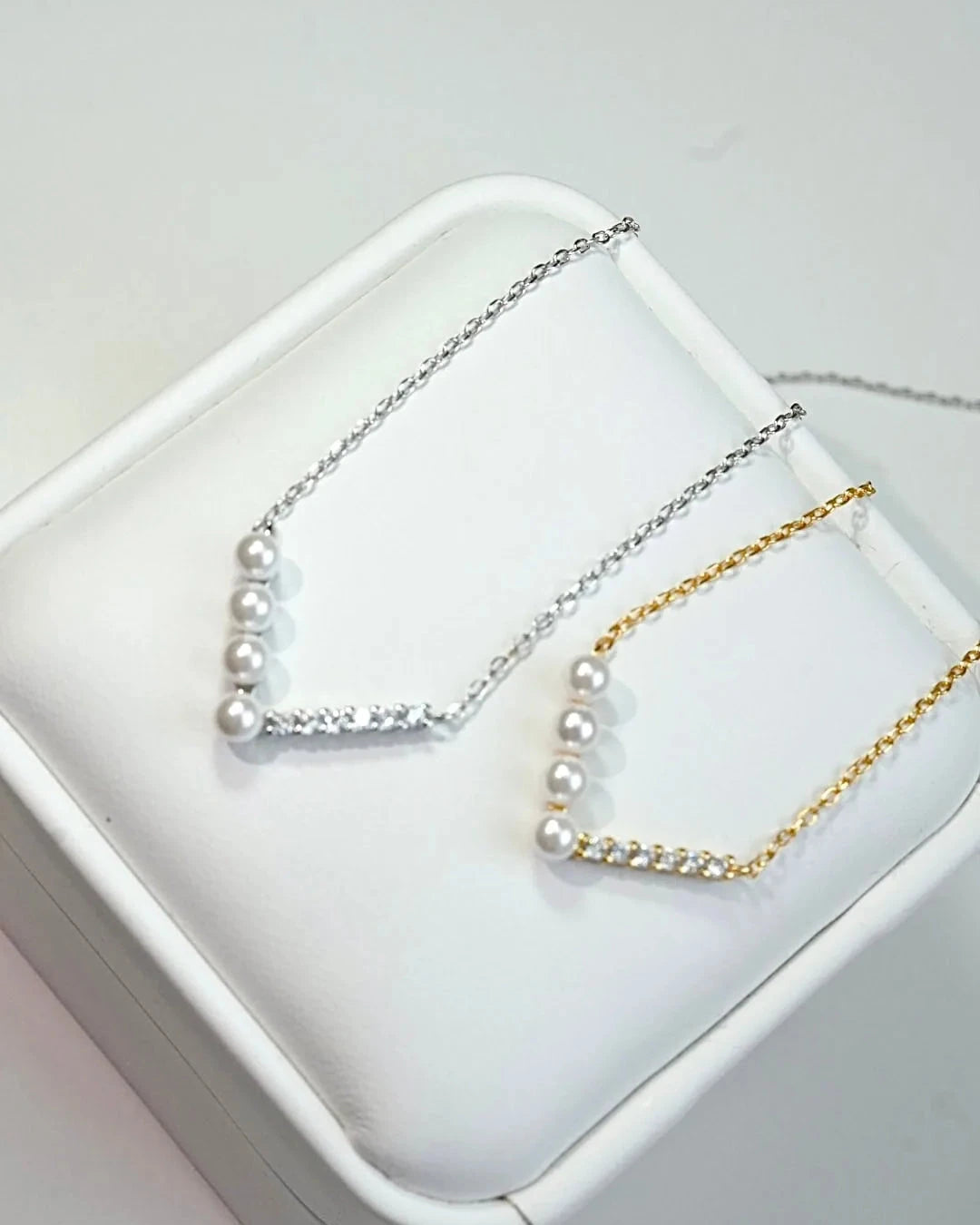 pearl v ネックレス